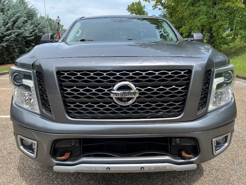 Used 2018 Nissan Titan PRO-4X w/ Pro-4x Convenience Package AWD/4WD image 31