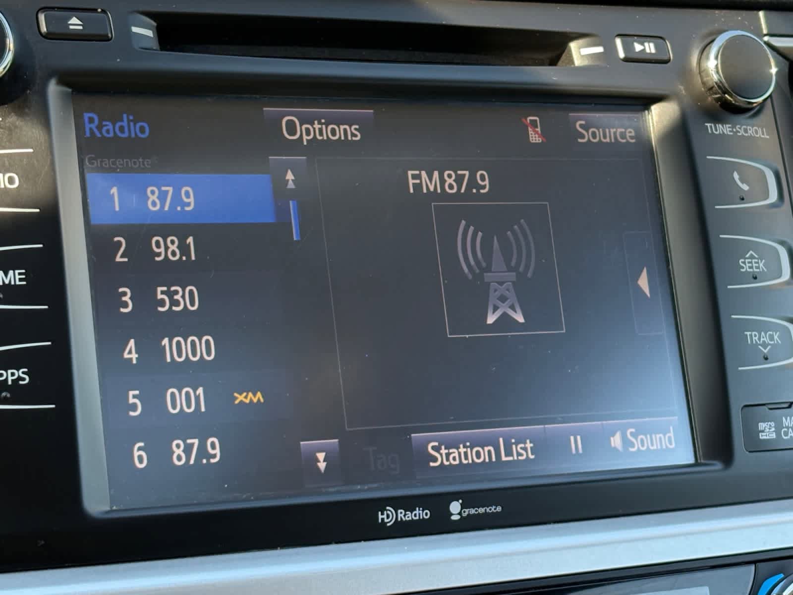 Used 2015 Toyota Highlander XLE AWD/4WD image 6