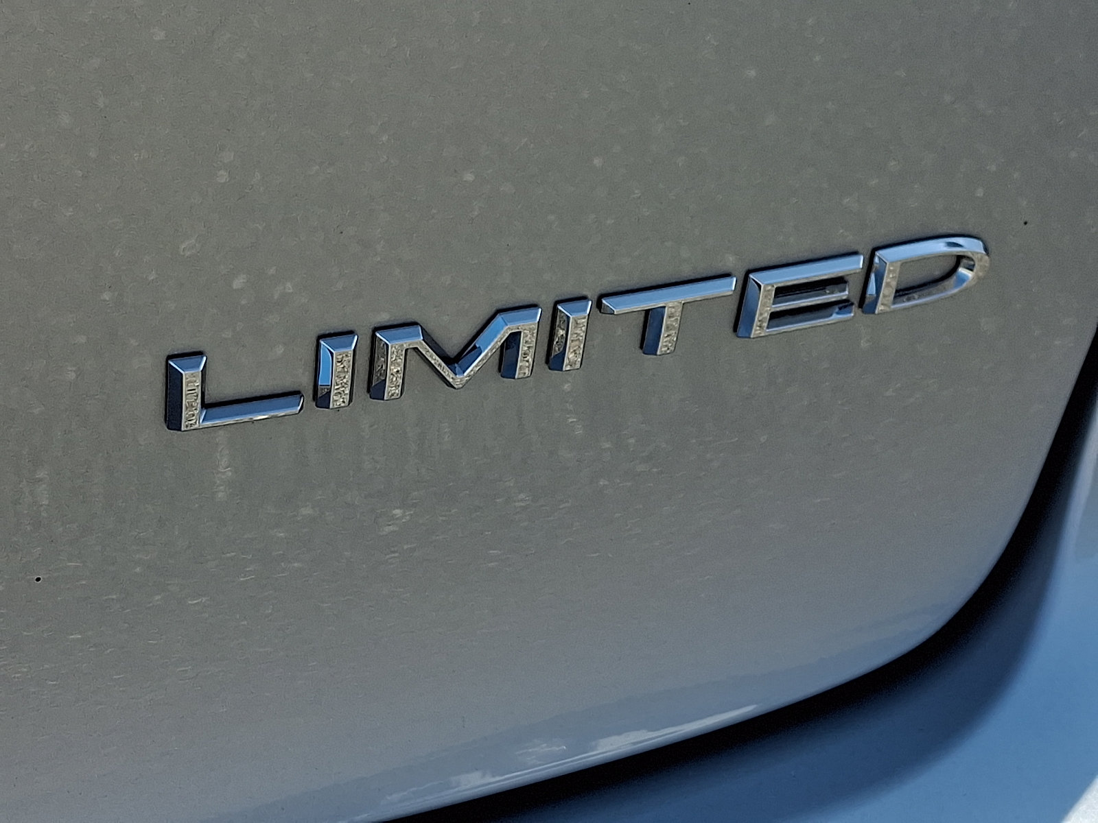 Used 2023 Chrysler Pacifica Limited w/ Uconnect Theater Family Group FWD image 36