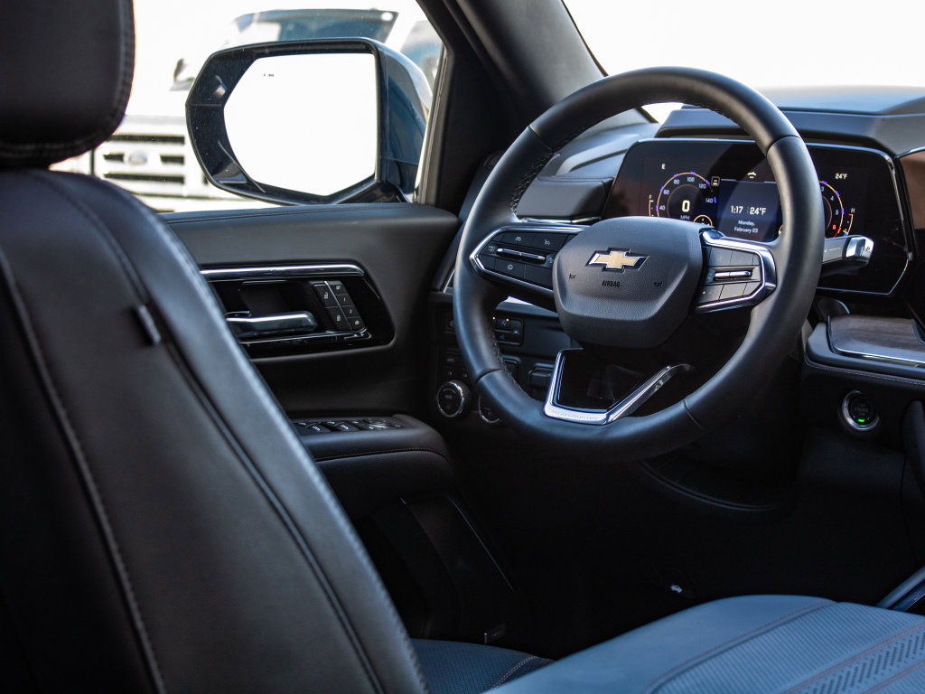 Used 2025 Chevrolet Suburban High Country image 41