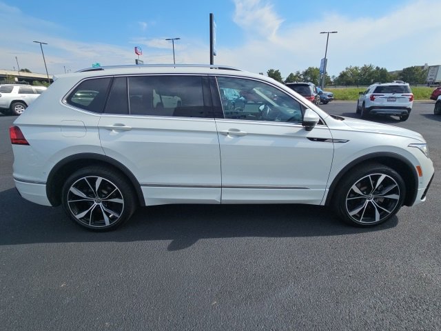 Used 2022 Volkswagen Tiguan SEL R-Line image 4