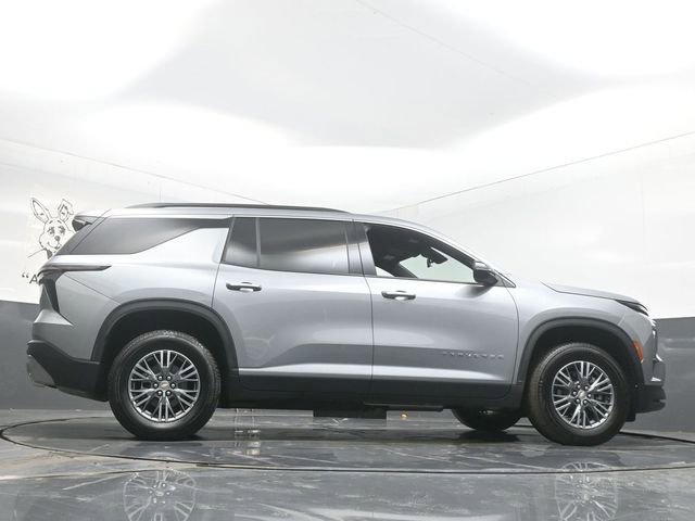 Used 2025 Chevrolet Traverse LT image 54