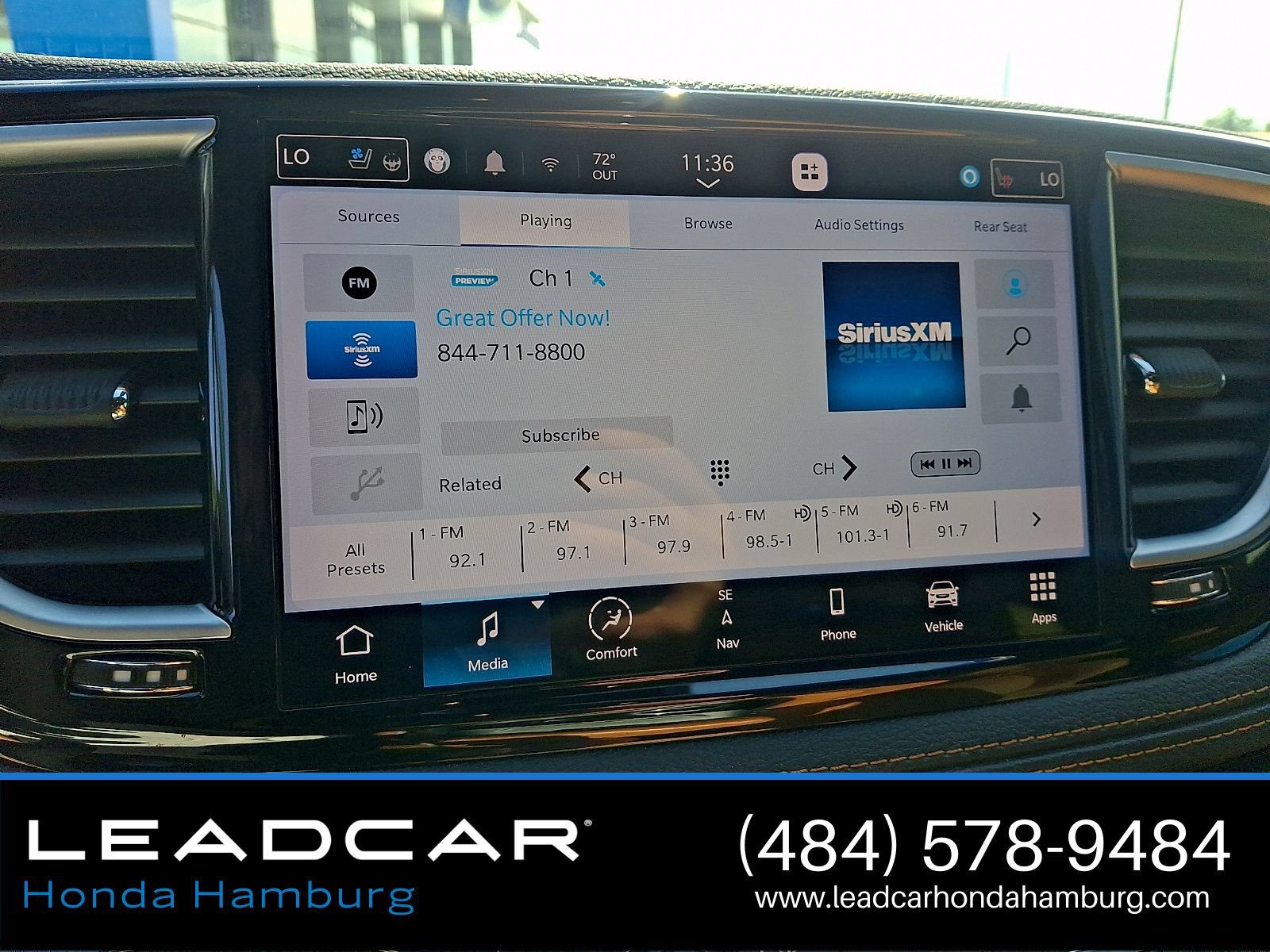 Used 2023 Chrysler Pacifica Pinnacle FWD image 17