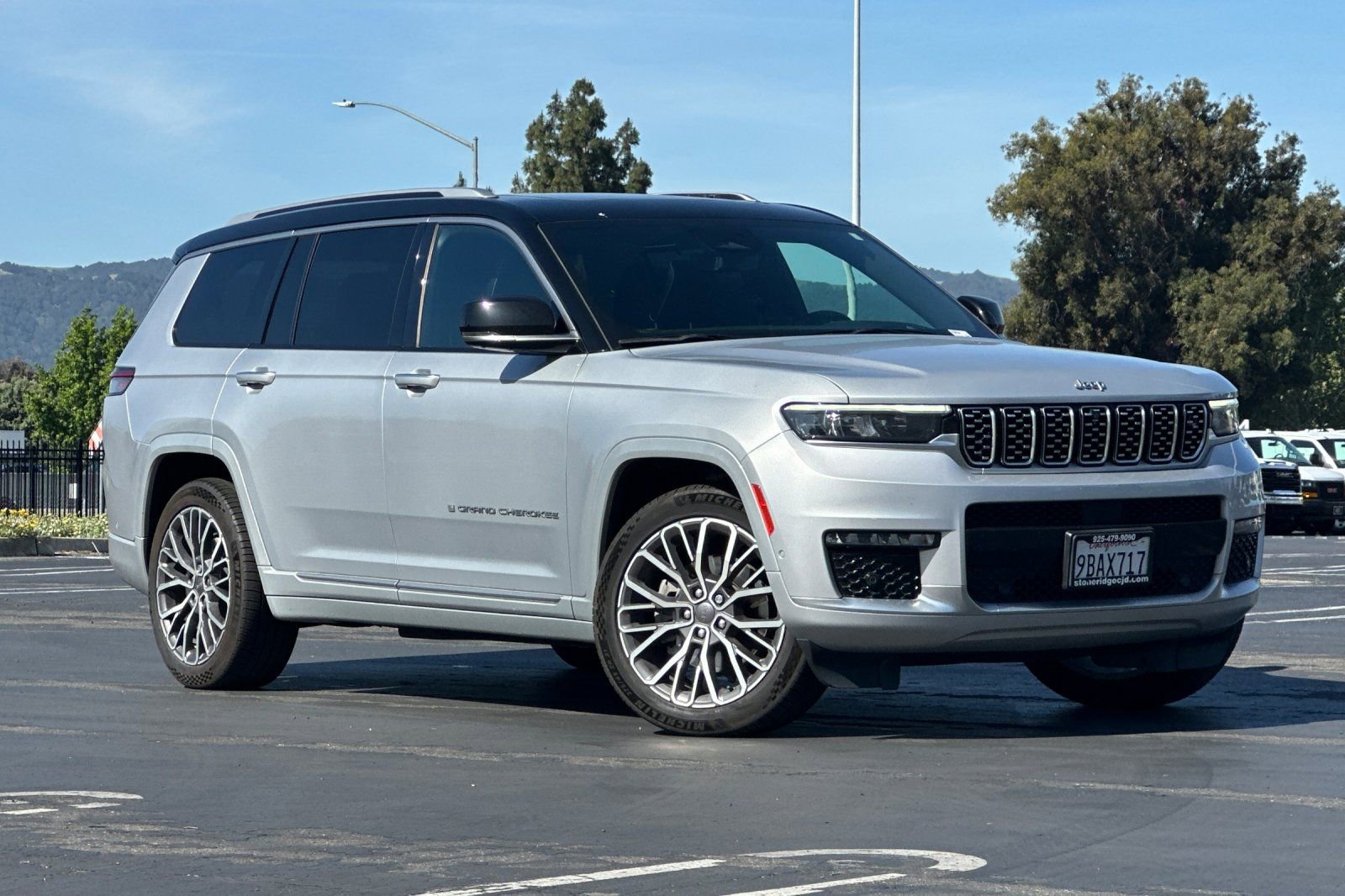 Used 2022 Jeep Grand Cherokee L Summit AWD/4WD image 2