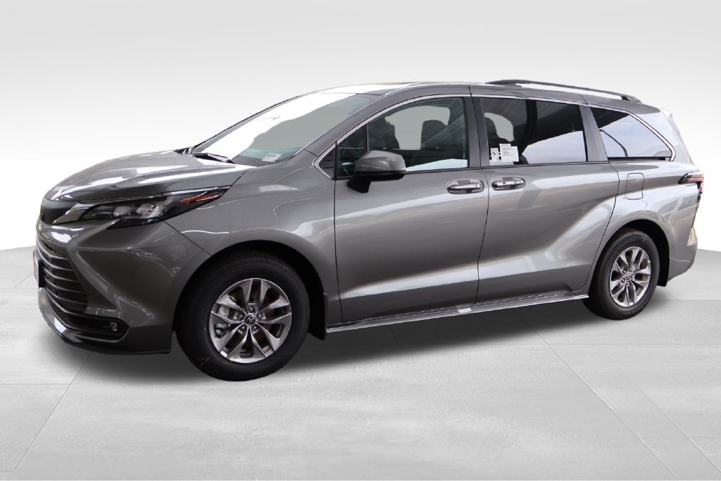 New 2026 Toyota Sienna XLE AWD/4WD image 12
