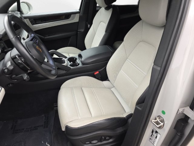 Used 2024 Porsche Cayenne AWD/4WD image 15