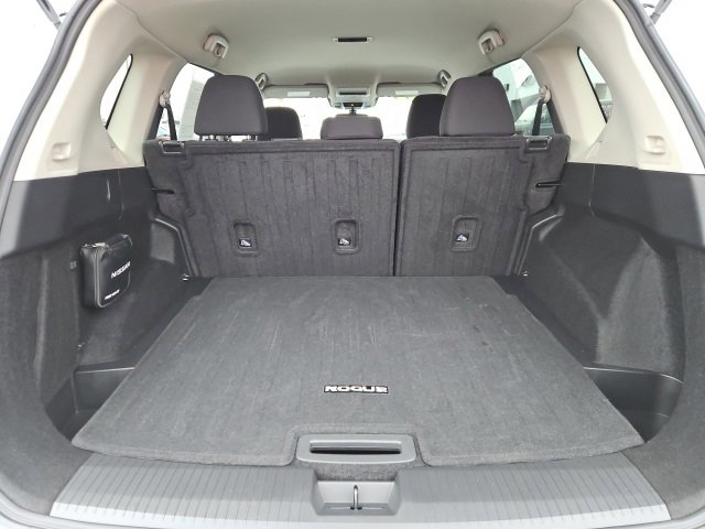 Used 2024 Nissan Rogue S image 7