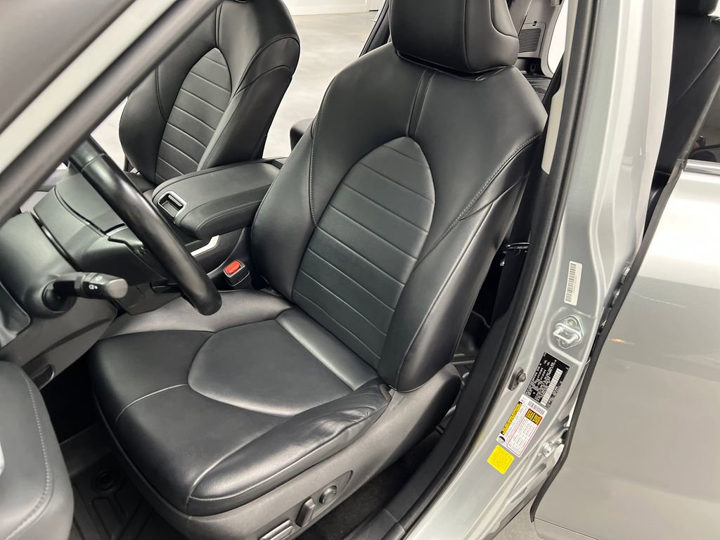 Used 2020 Toyota Highlander XLE image 9