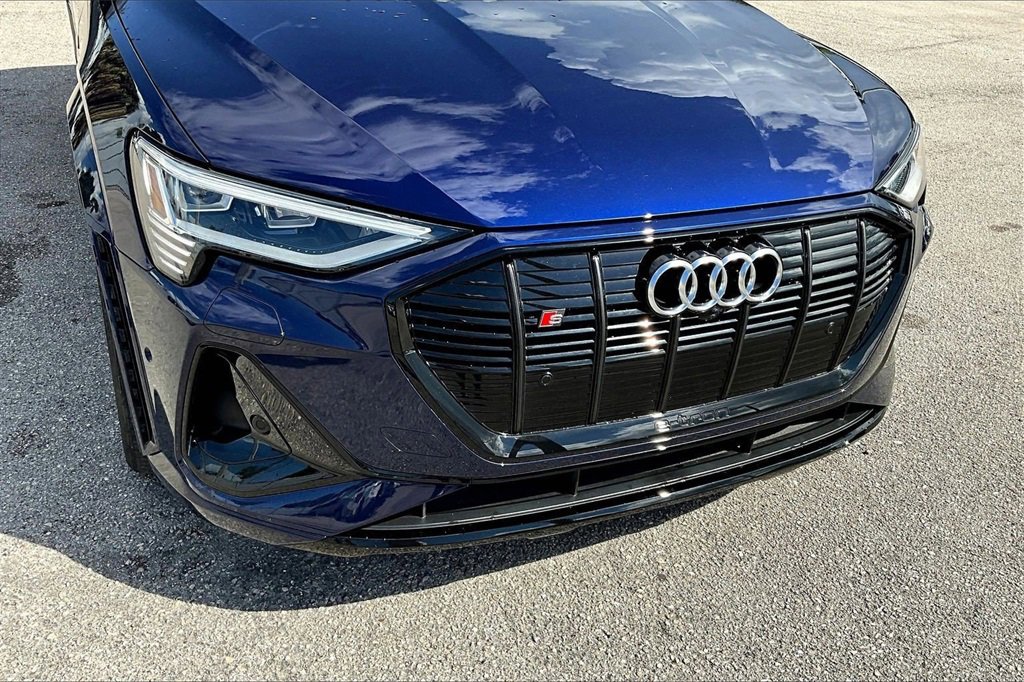 Certified 2023 Audi e-tron S Premium Plus w/ Black Optic Package image 11