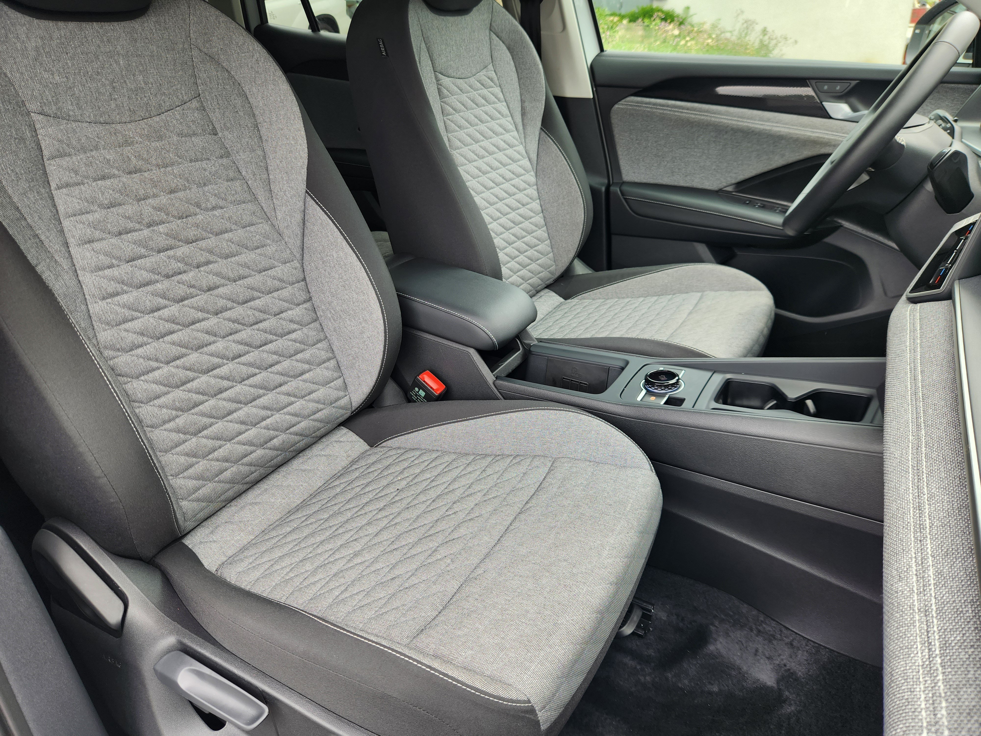 Certified 2025 Volkswagen Tiguan S AWD/4WD image 14