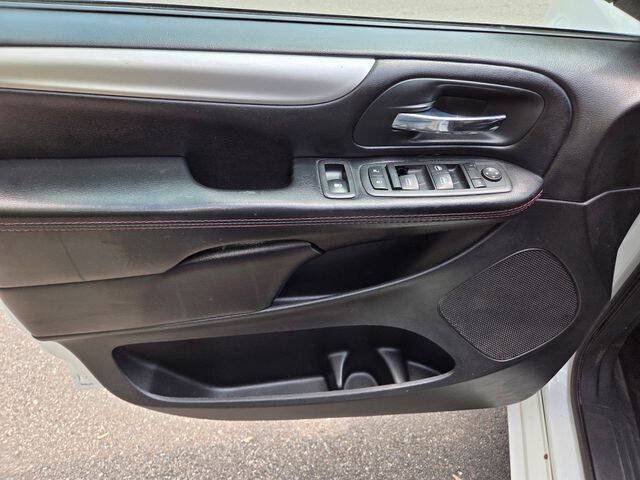 Used 2020 Dodge Grand Caravan GT FWD image 12