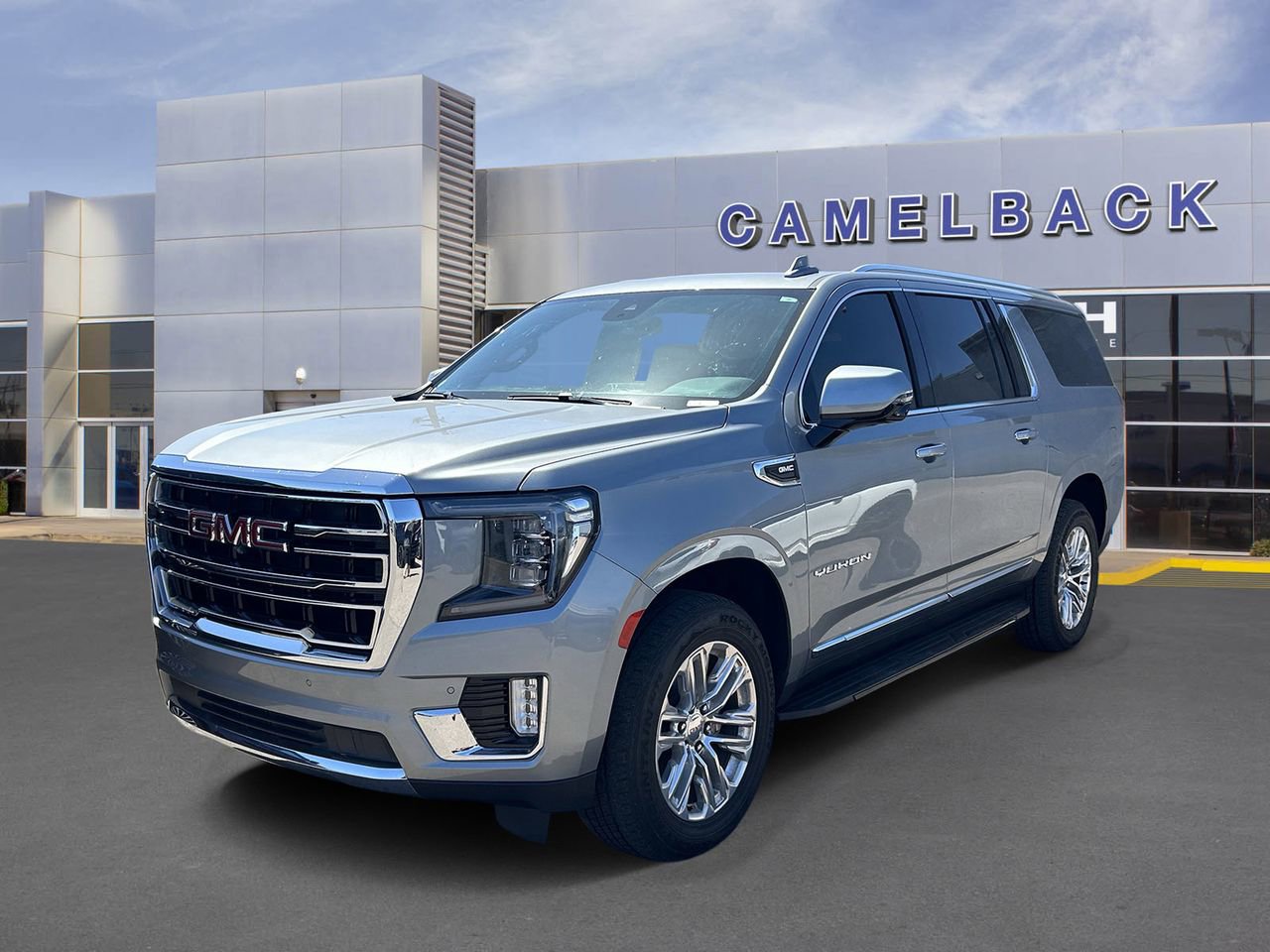 Used 2023 GMC Yukon XL SLT w/ SLT Premium Package AWD/4WD image 2
