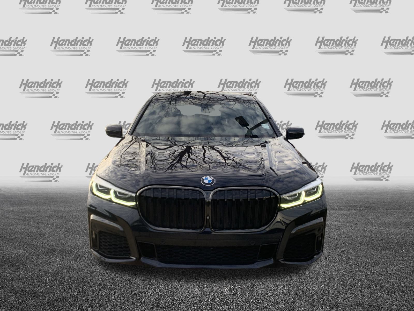 Used 2020 BMW 740i w/ M Sport Package image 3