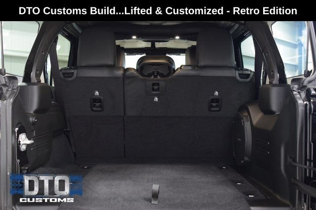 Used 2025 Jeep Wrangler Unlimited Rubicon w/ Convenience Group AWD/4WD image 24