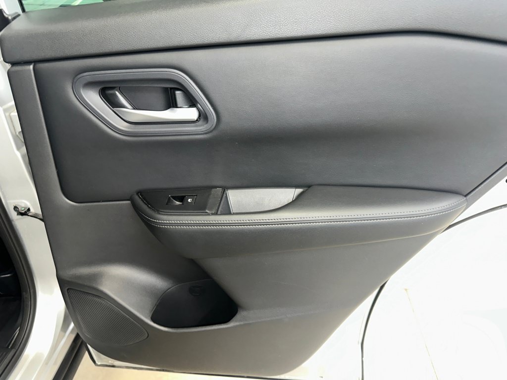 Used 2024 Nissan Rogue SV AWD/4WD image 28