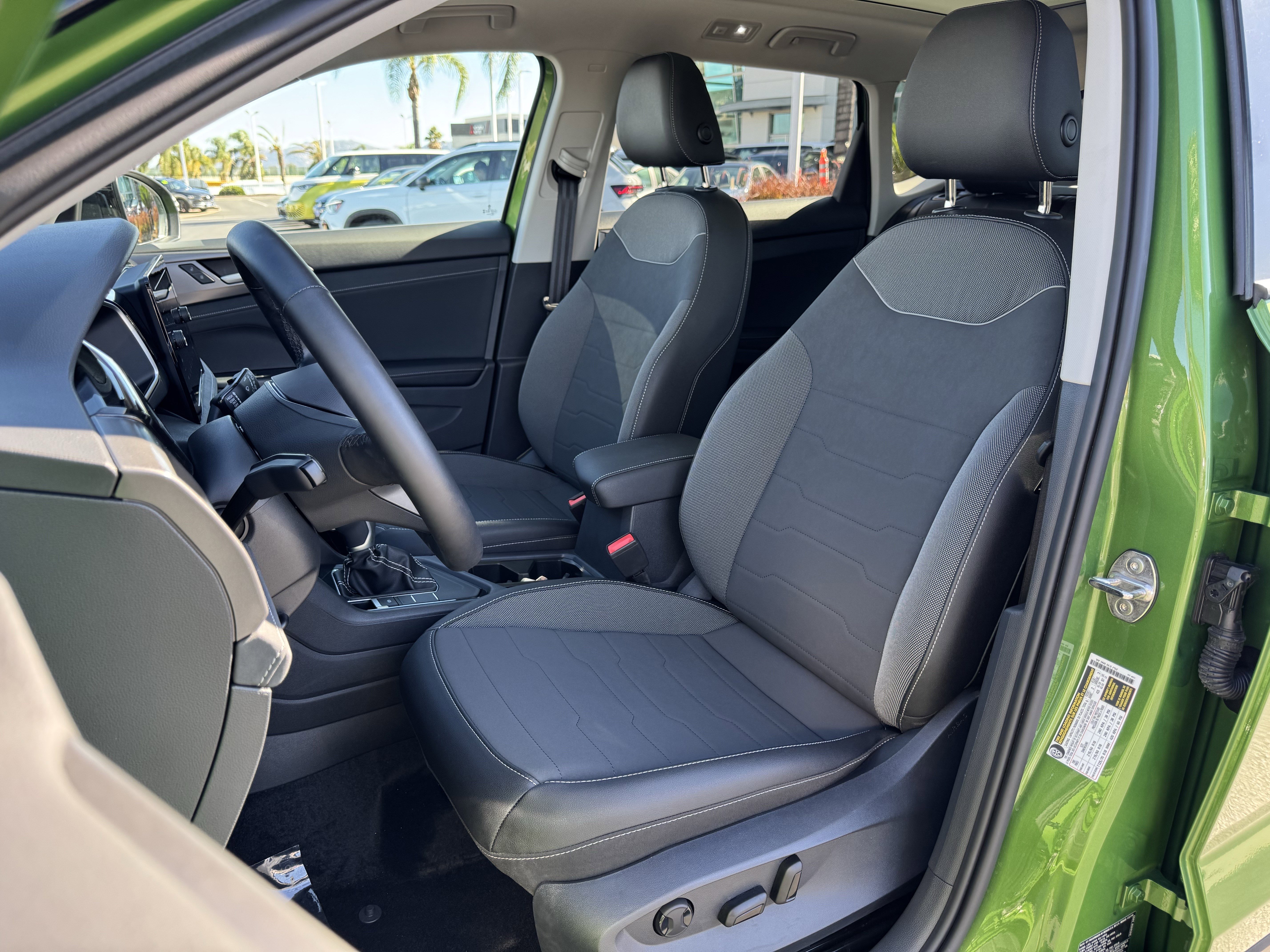 Certified 2025 Volkswagen Taos SE image 16