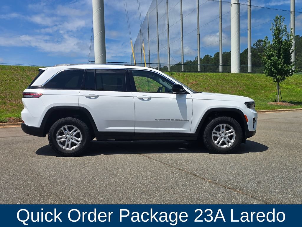 Used 2023 Jeep Grand Cherokee Laredo w/ Luxury Tech Group I AWD/4WD image 2