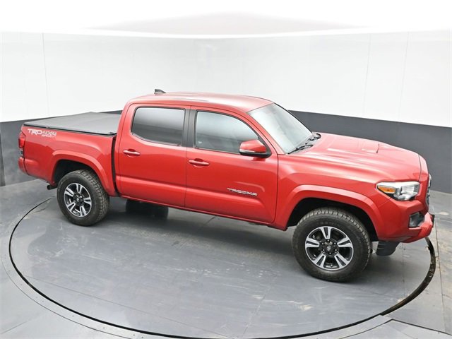 Used 2017 Toyota Tacoma TRD Sport w/ Tow Package (A/T) image 4