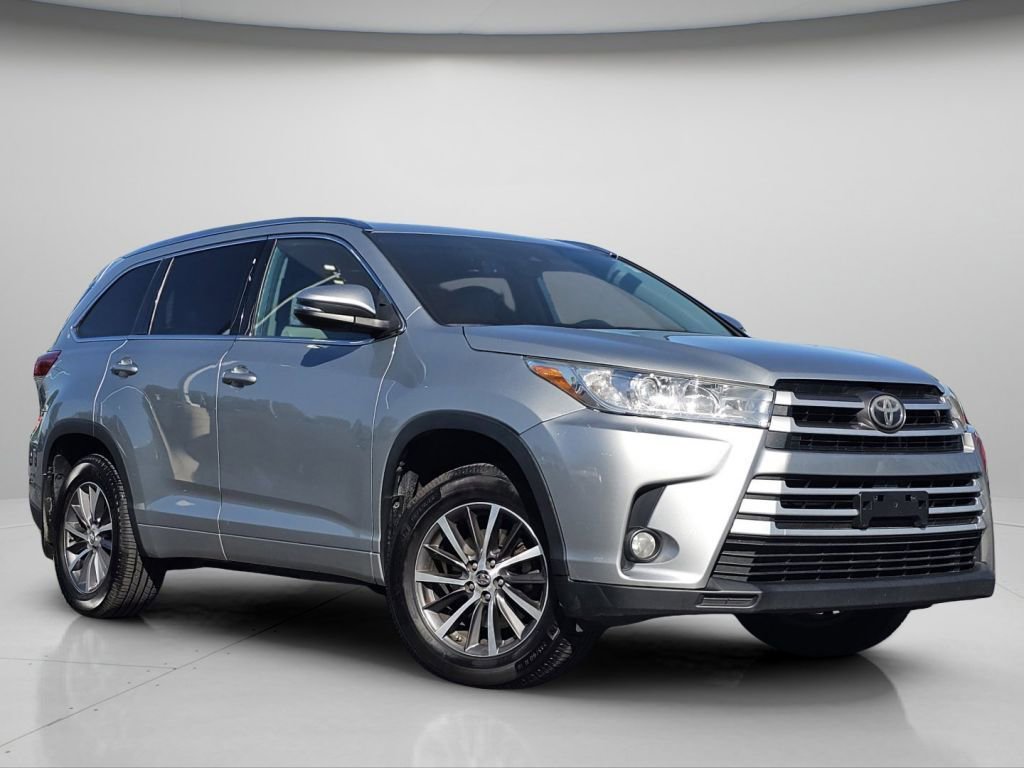 Used 2018 Toyota Highlander XLE AWD/4WD image 2