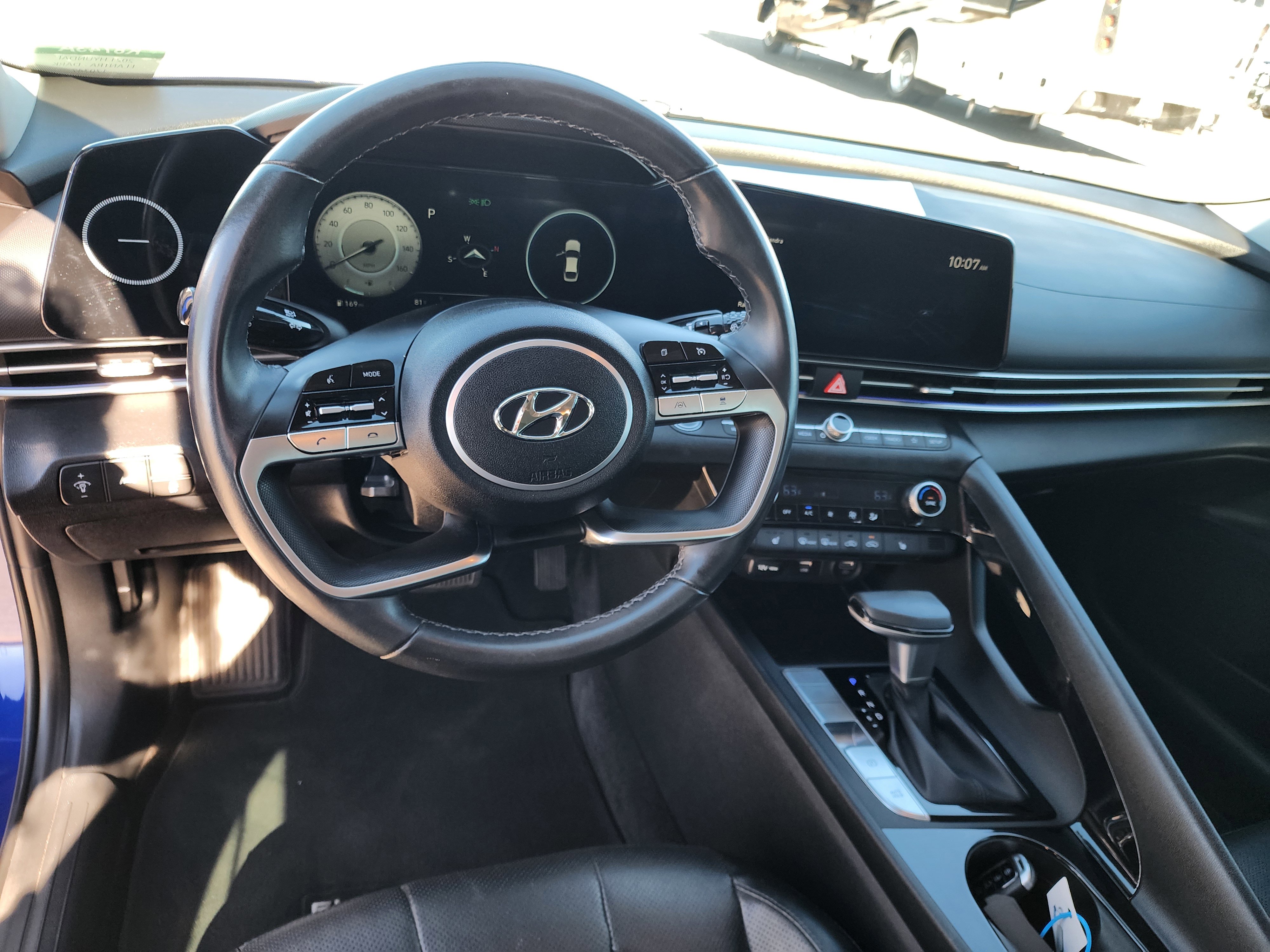 Used 2021 Hyundai Elantra Limited image 2