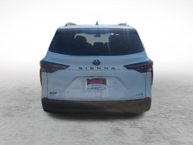 Certified 2023 Toyota Sienna LE AWD/4WD image 6