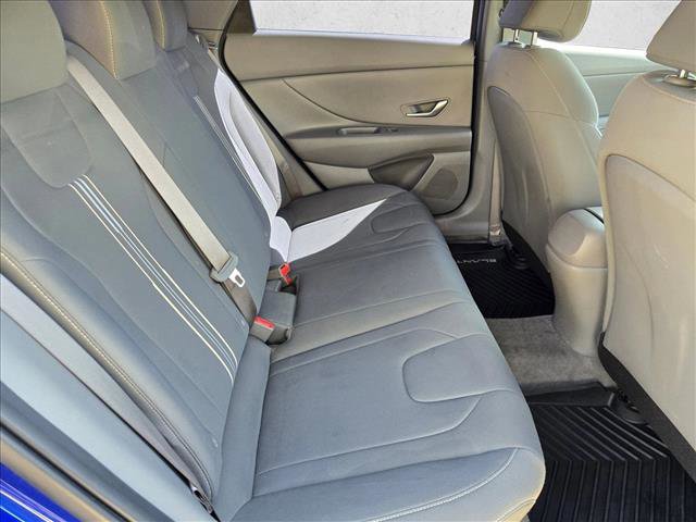 Used 2023 Hyundai Elantra SEL w/ Preferred Accessory Package FWD image 18