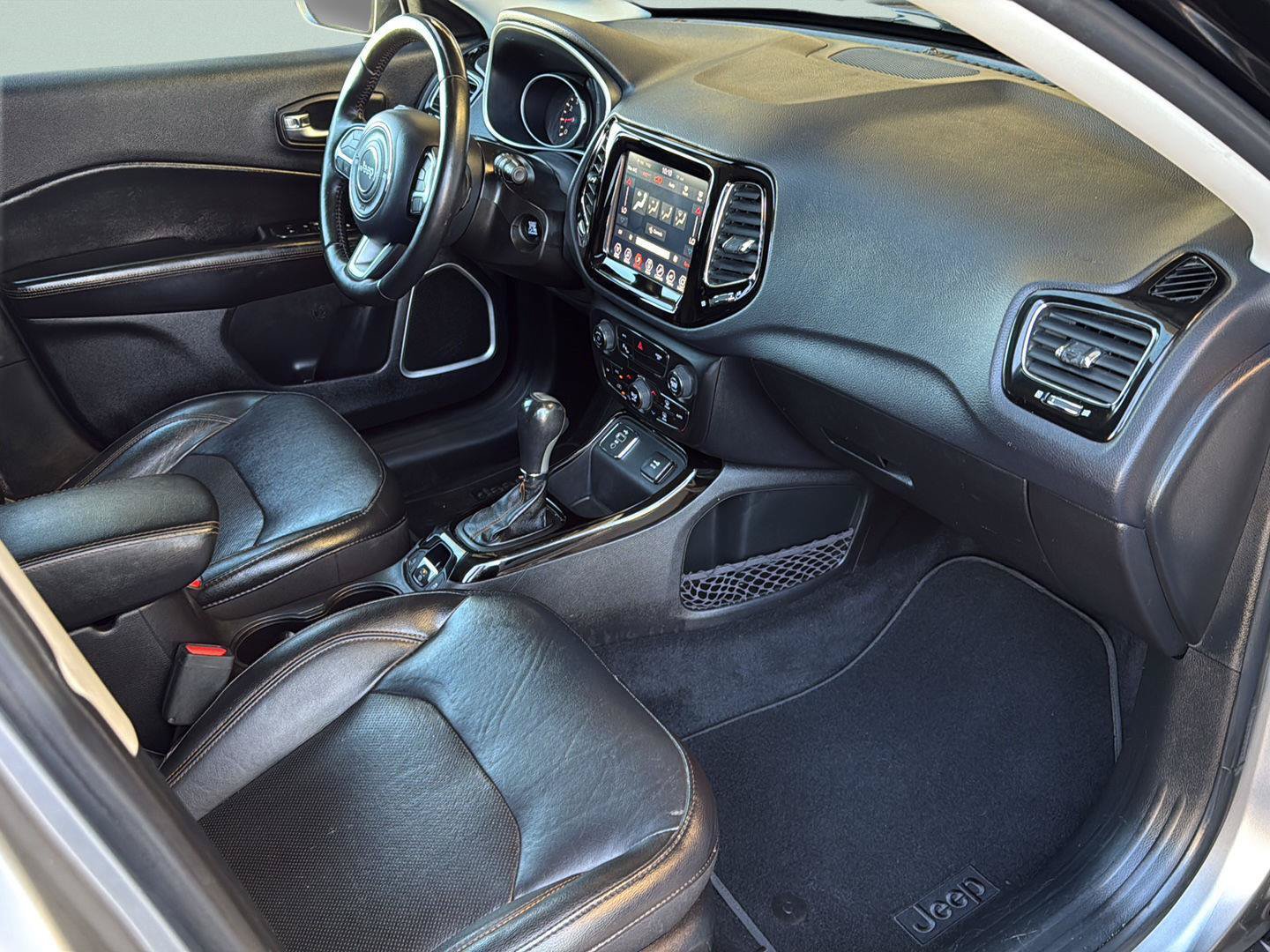 Used 2018 Jeep Compass Limited w/ Safe & Security Group FWD image 24