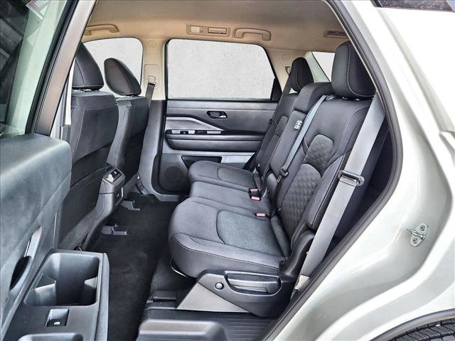 Used 2024 Nissan Pathfinder SV FWD image 18