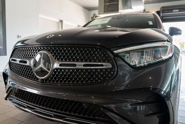 New 2025 Mercedes-Benz GLC 350e 4MATIC image 9