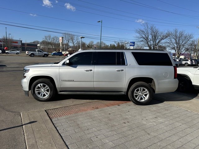 Used 2019 Chevrolet Suburban LT image 4