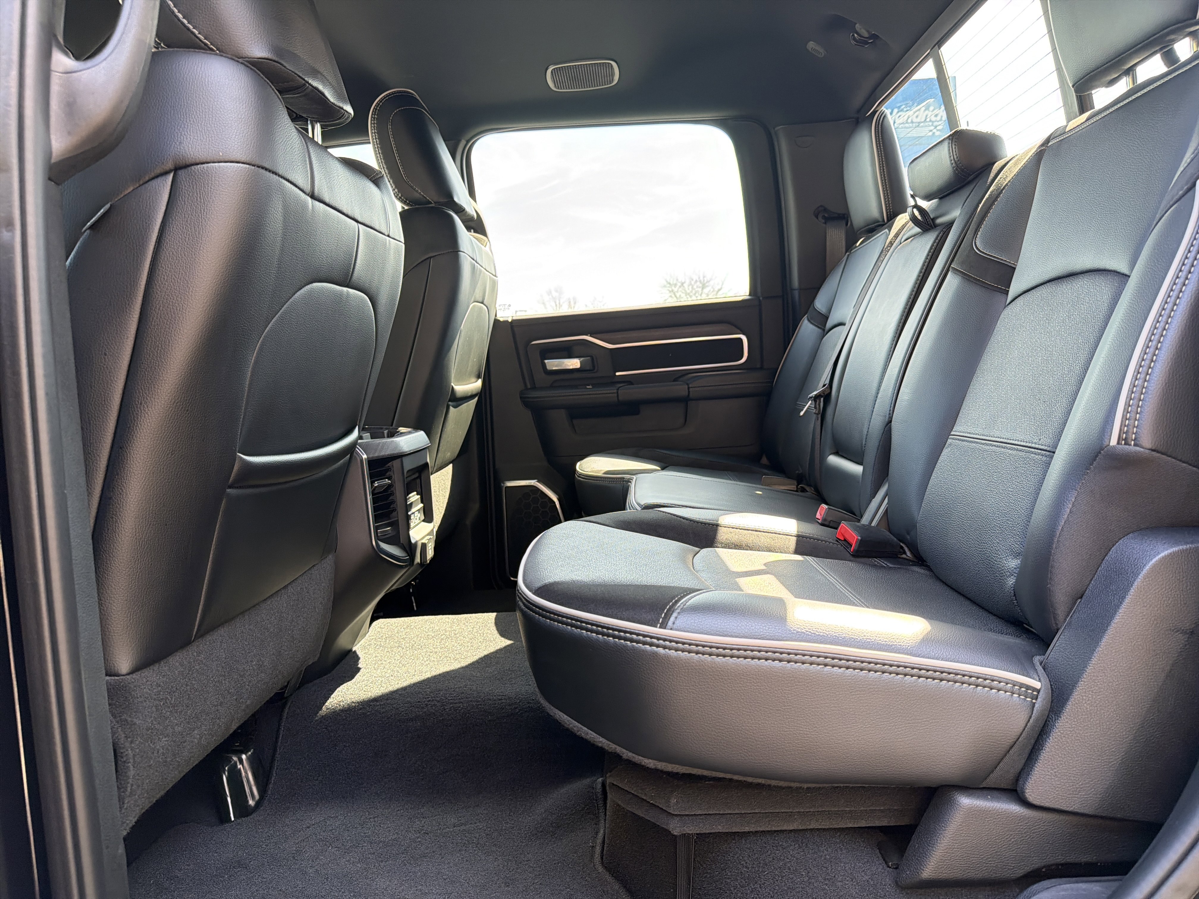 Used 2025 RAM 3500 Laramie image 30