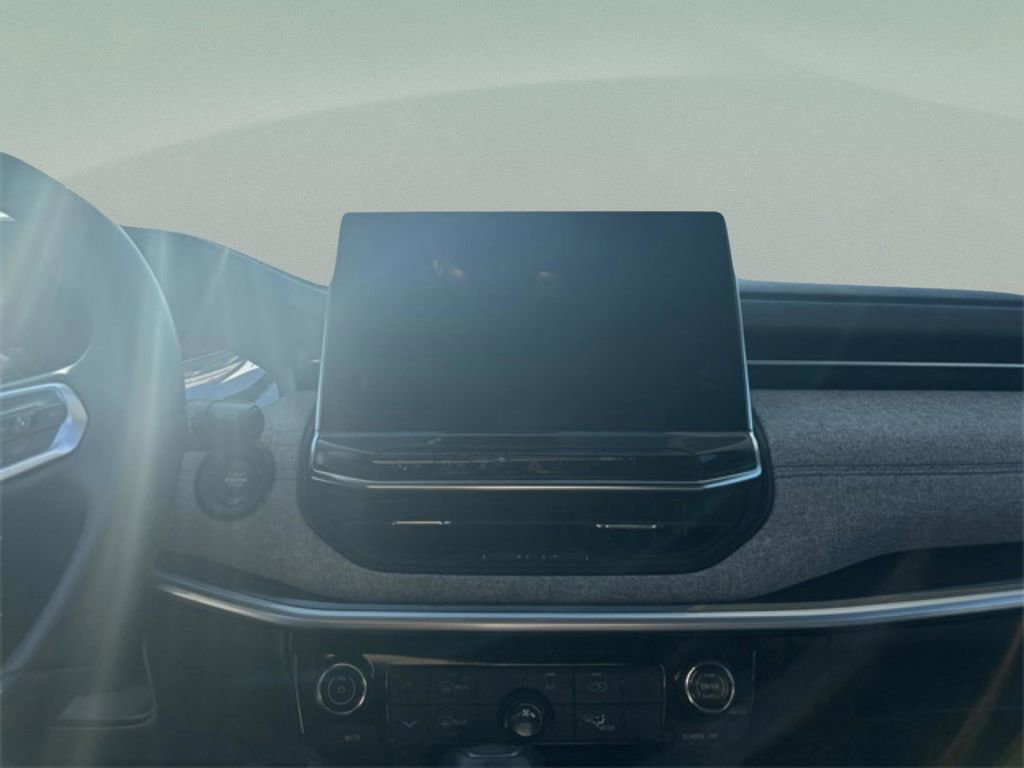 Certified 2024 Jeep Compass Latitude image 30