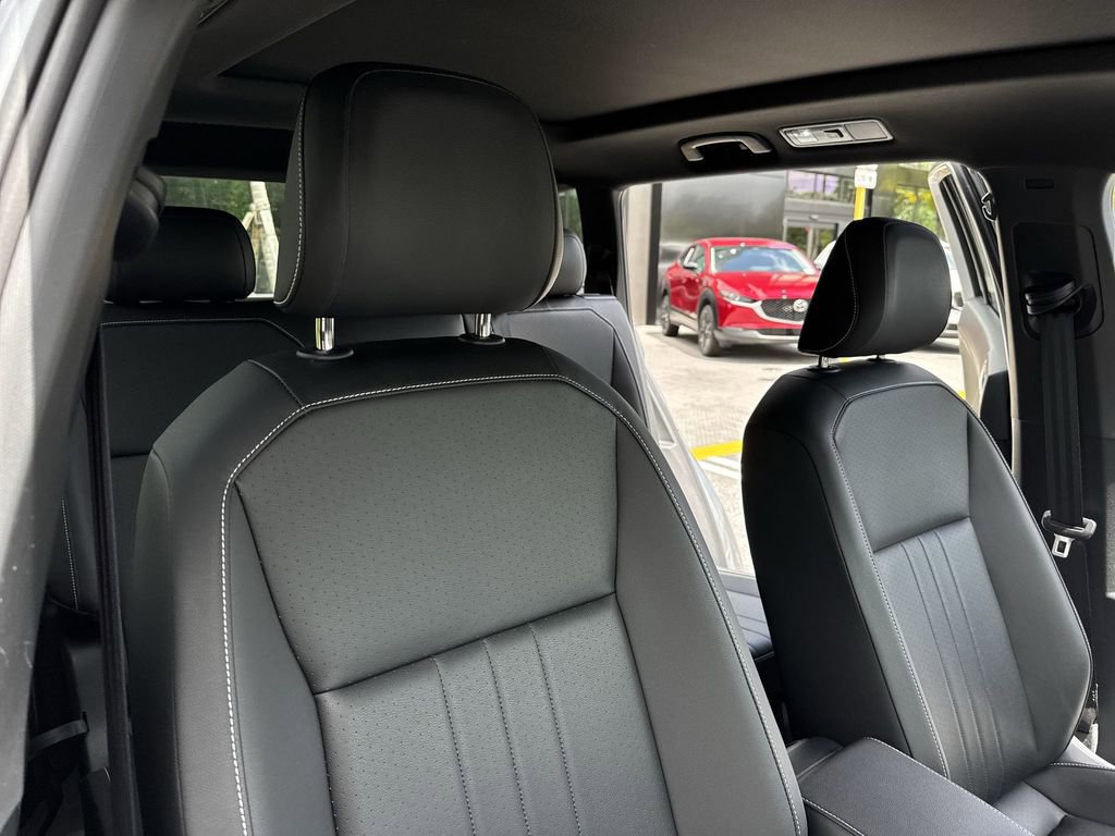 Used 2023 Volkswagen Tiguan SE R-Line image 46