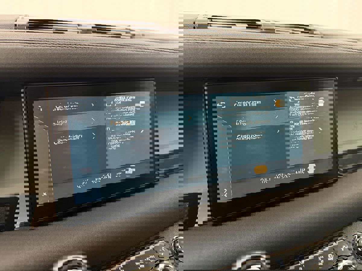 Used 2020 Land Rover Defender 110 First Edition image 22