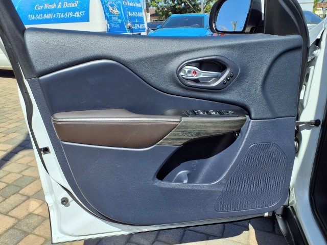 Used 2014 Jeep Cherokee Limited w/ Luxury Group FWD image 16