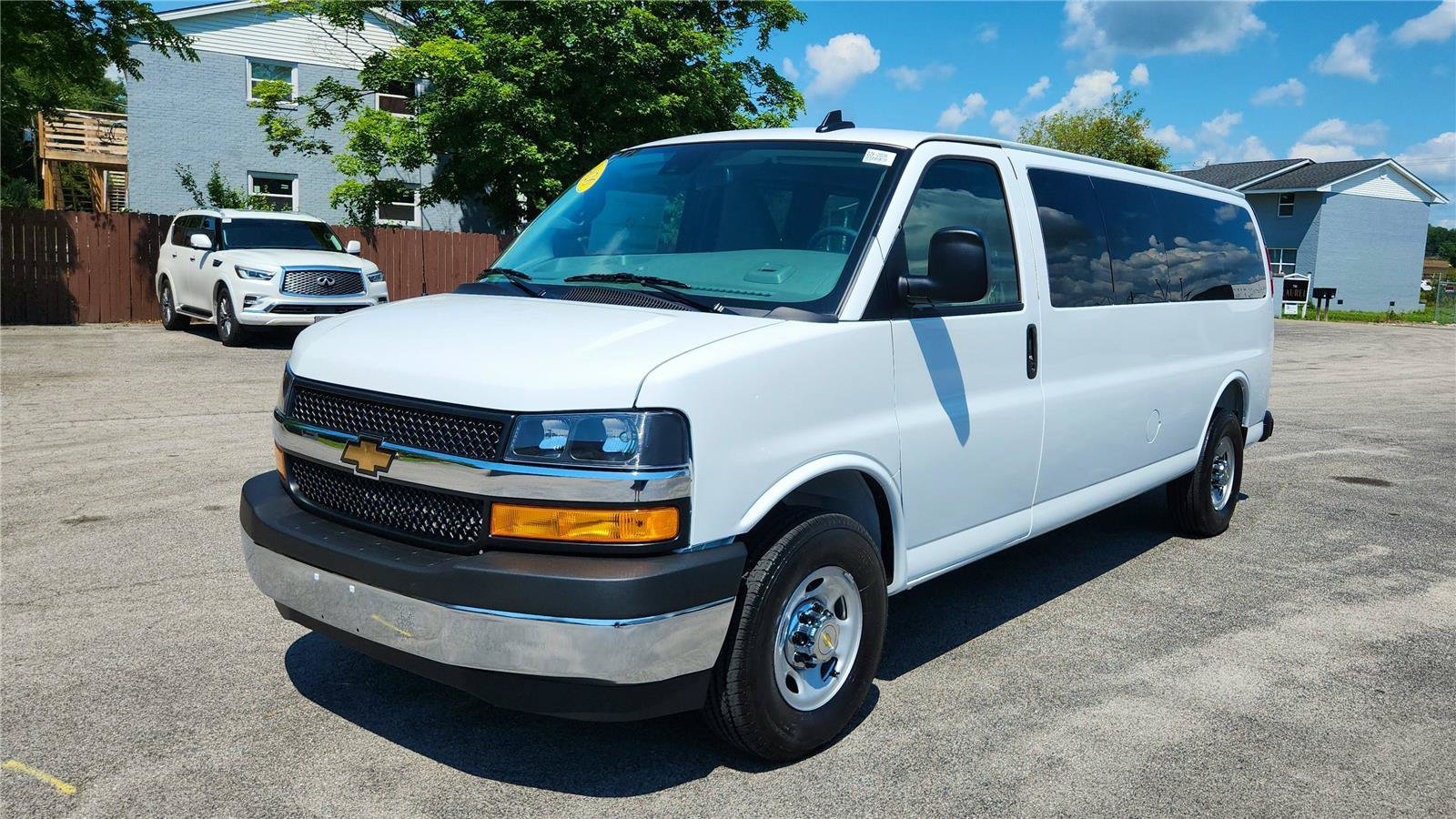 New 2026 Chevrolet Express 3500 LT w/ LT Preferred Equipment Group RWD image 4