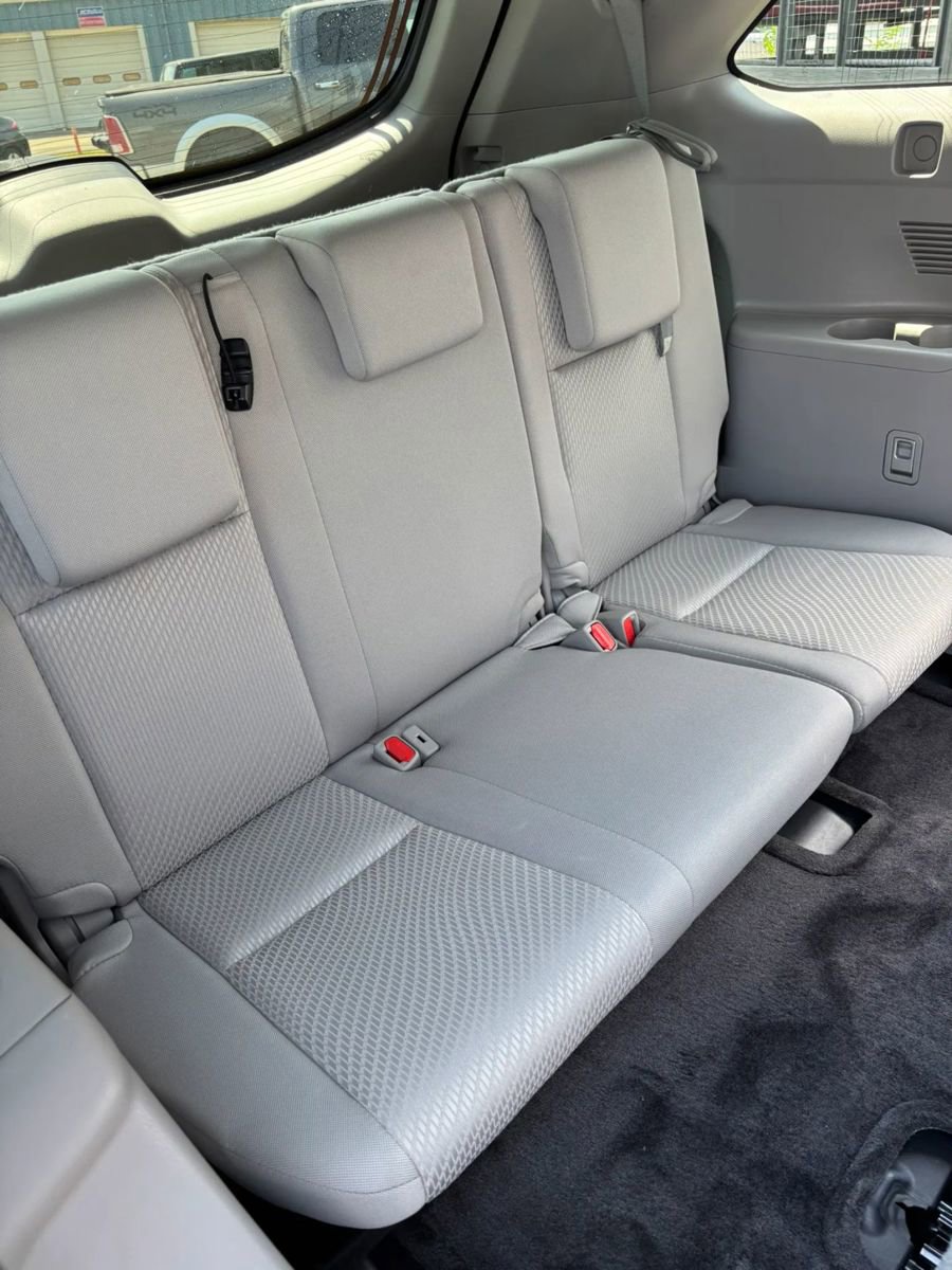 Used 2017 Toyota Highlander LE w/ Carpet Mat Package FWD image 16