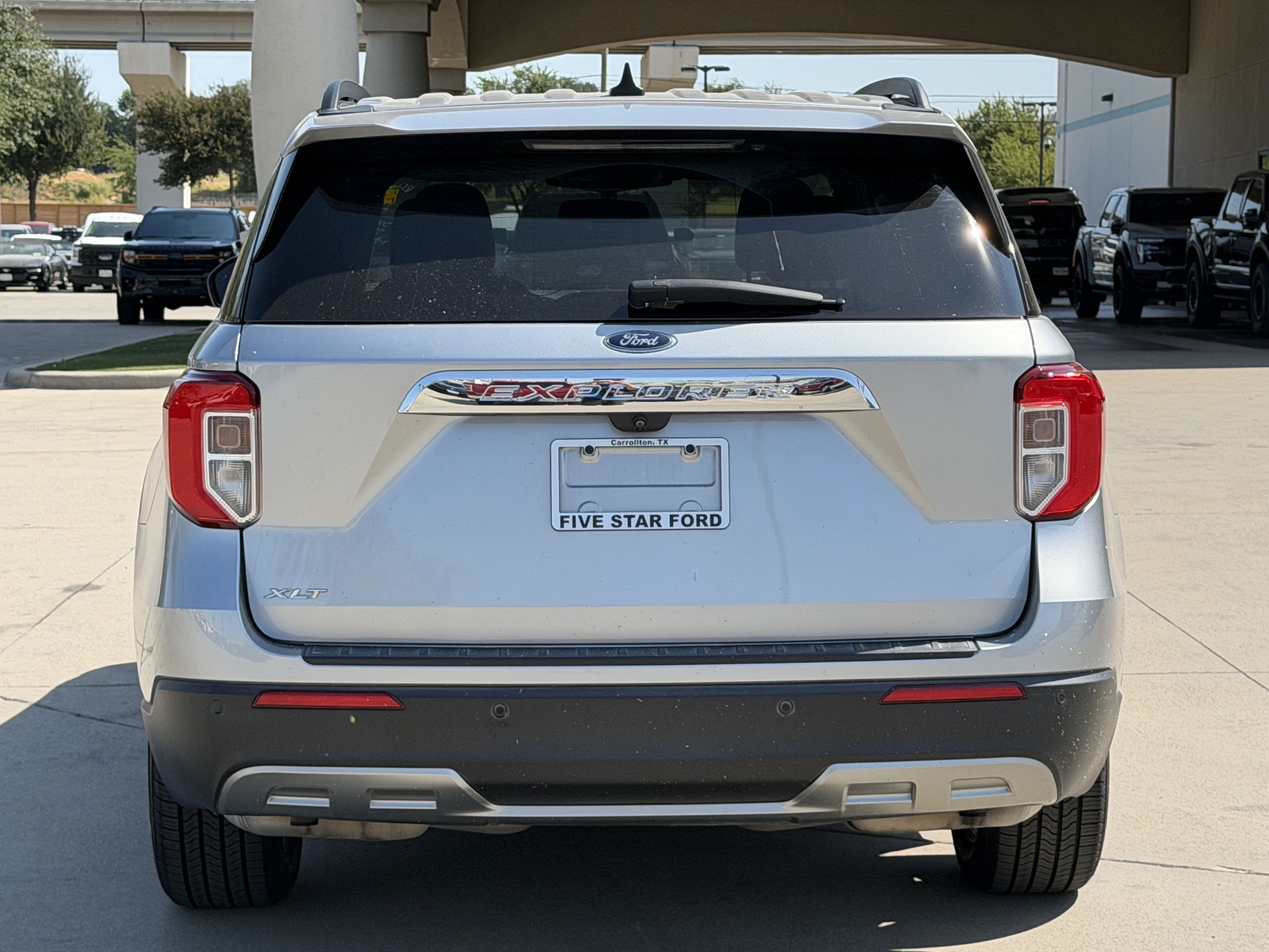 Used 2021 Ford Explorer XLT w/ Equipment Group 202A RWD image 4