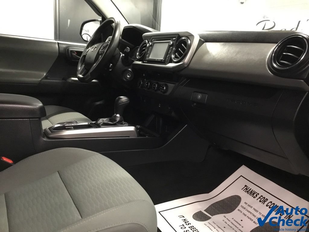 Used 2017 Toyota Tacoma SR5 w/ Tow Package AWD/4WD image 32