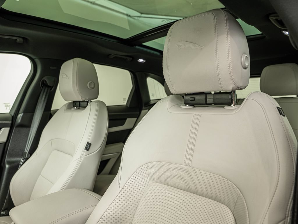 Certified 2025 Jaguar F-PACE R-Dynamic S AWD/4WD image 31
