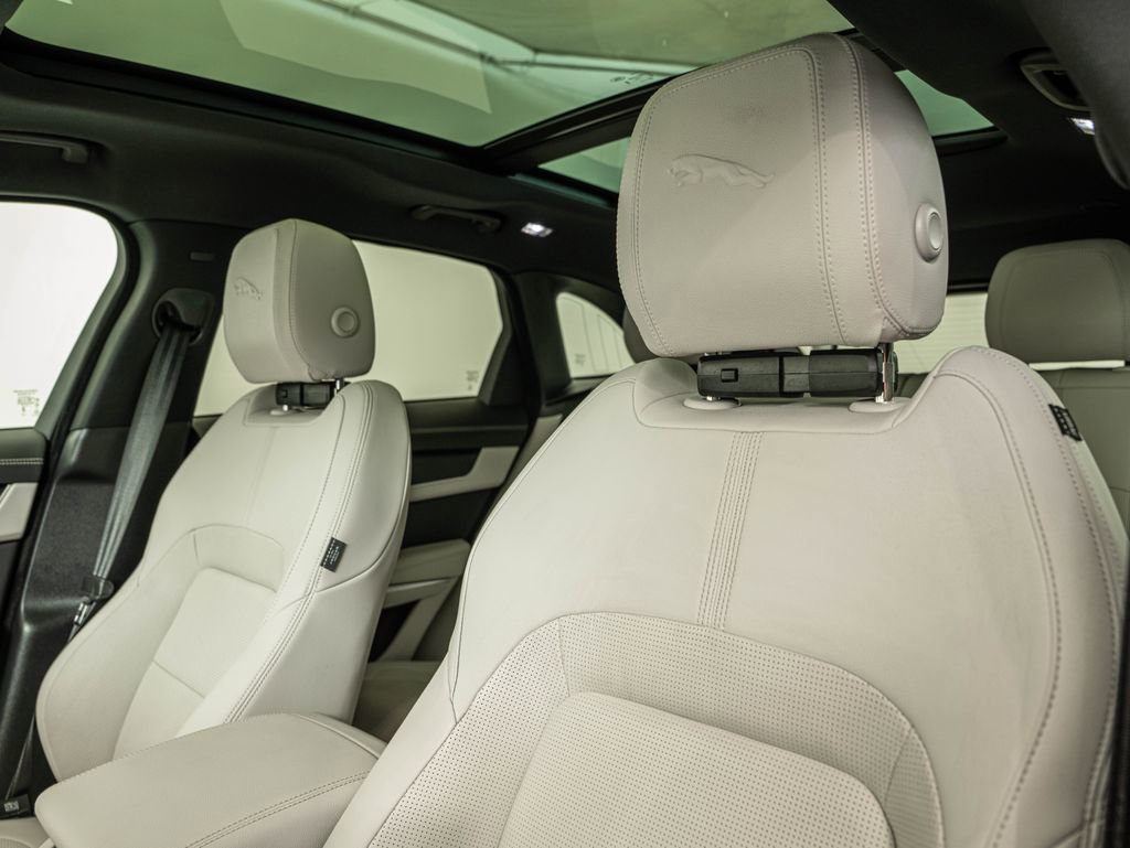 Certified 2025 Jaguar F-PACE R-Dynamic S AWD/4WD image 31