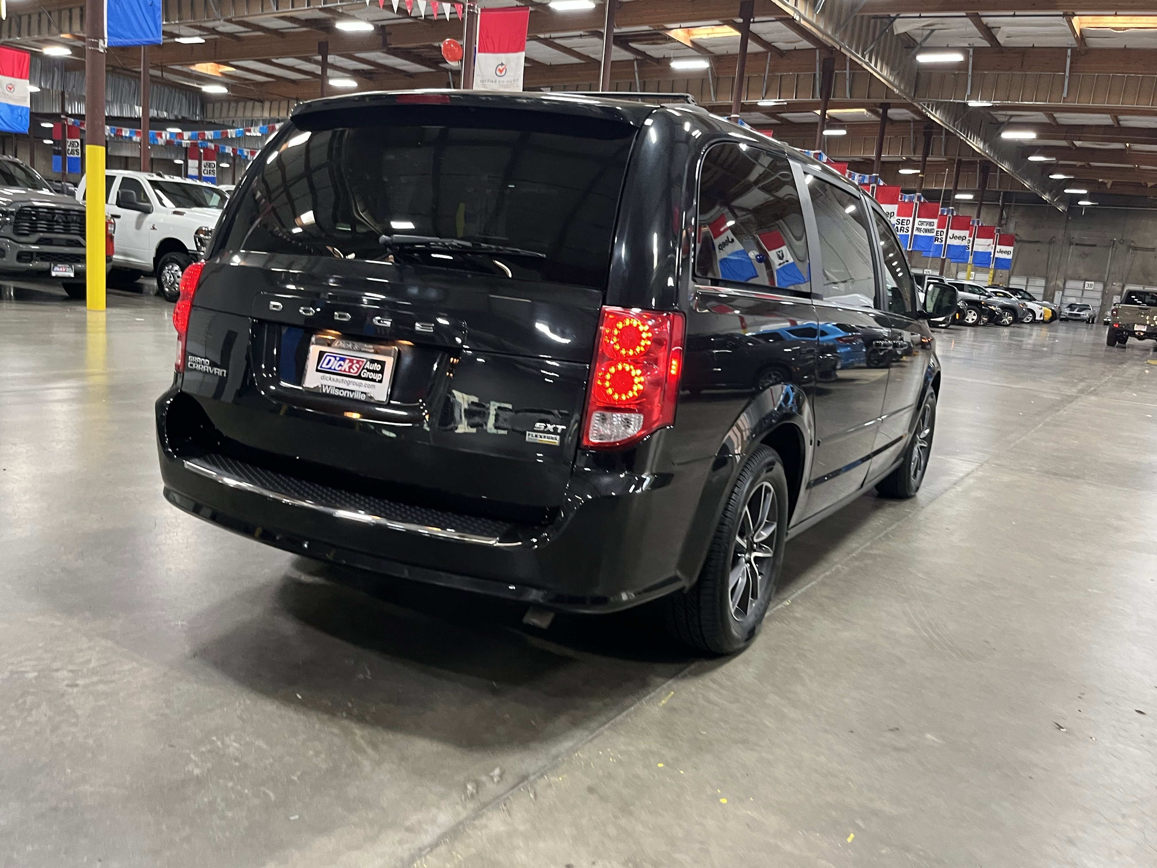Used 2017 Dodge Grand Caravan SXT FWD image 5