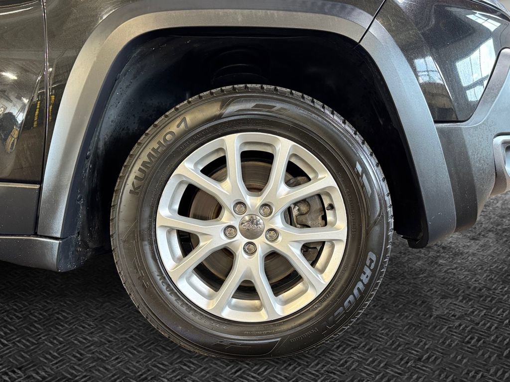 Used 2015 Jeep Cherokee Trailhawk w/ Comfort/Convenience Group AWD/4WD image 11