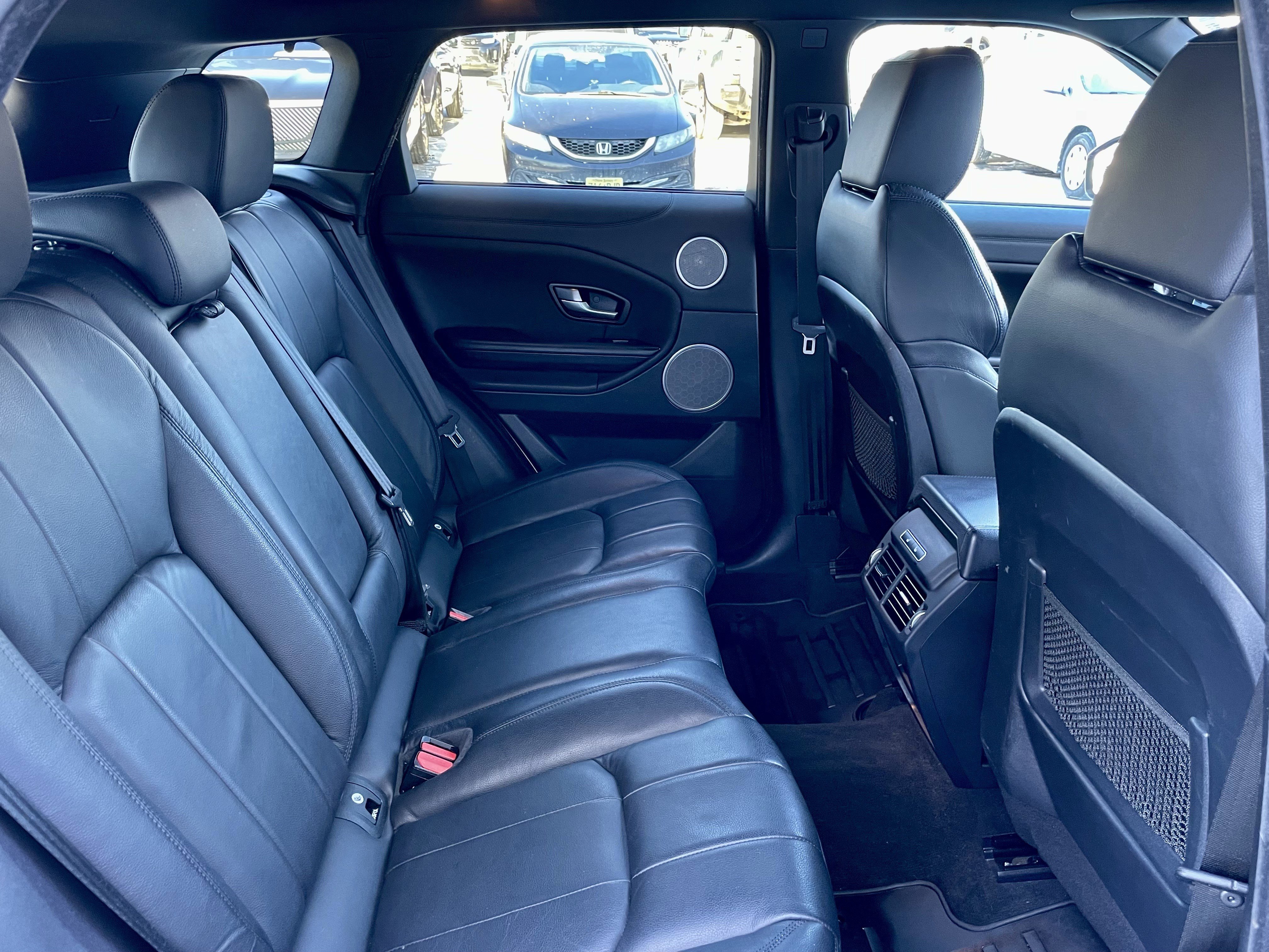 Used 2017 Land Rover Range Rover Evoque SE image 30