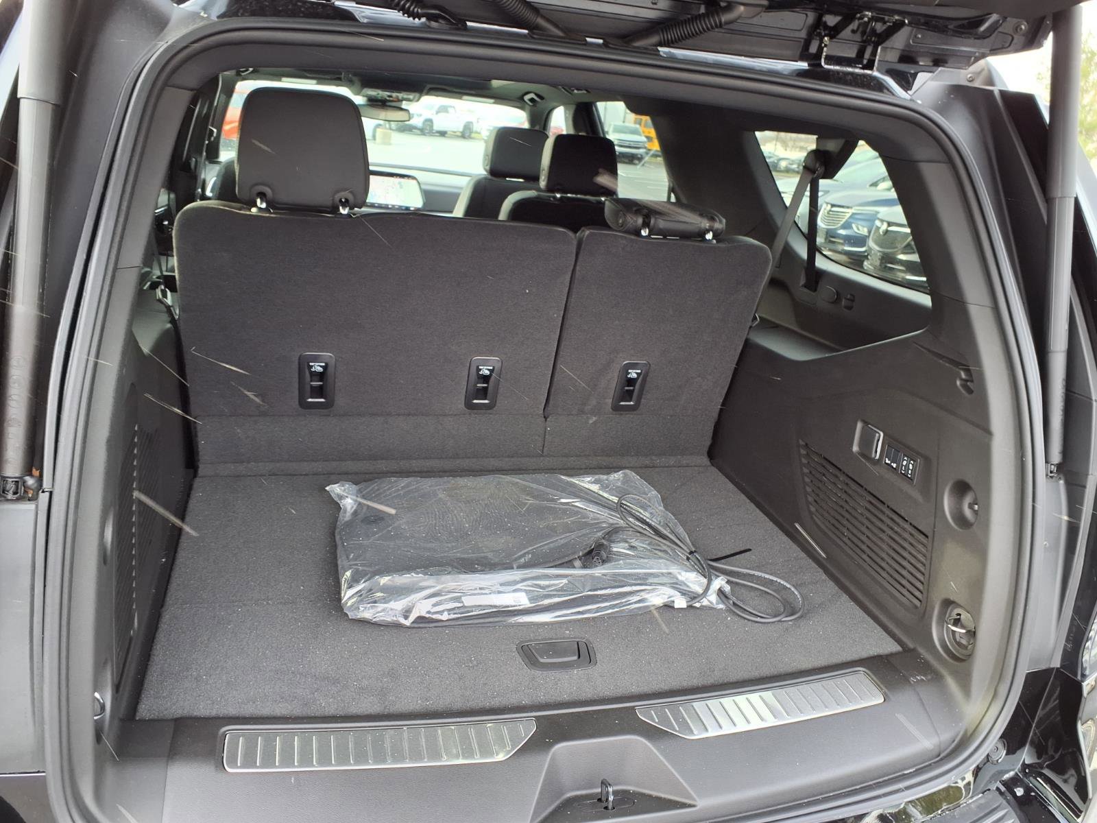 Used 2026 Chevrolet Suburban RST w/ Comfort Package image 24