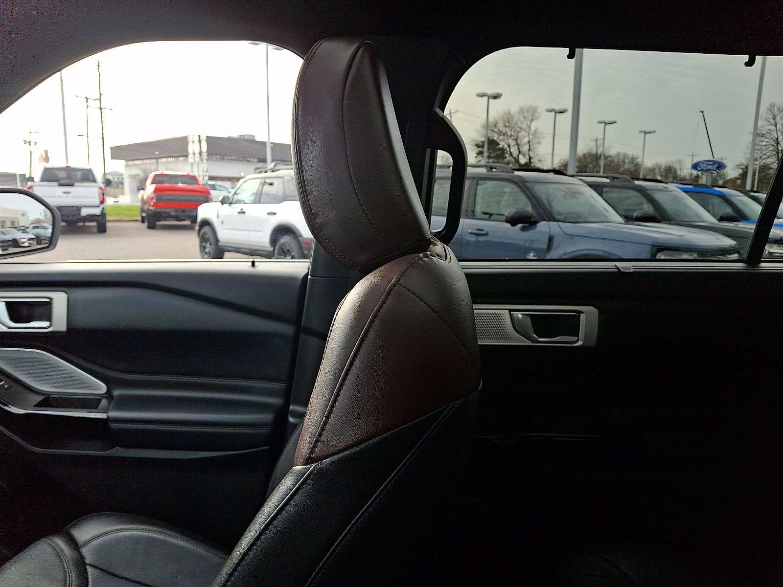 Certified 2023 Ford Explorer Platinum w/ Technology Package image 17