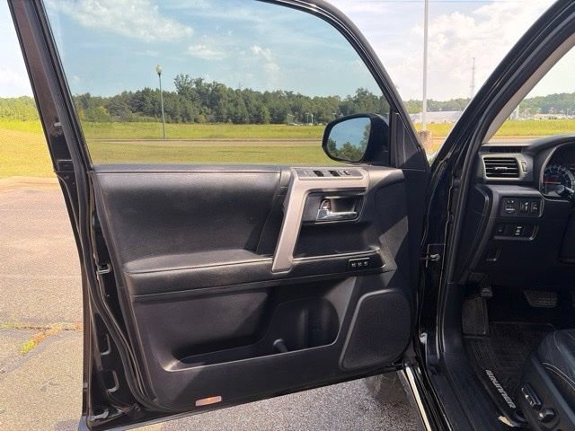 Used 2014 Toyota 4Runner Limited AWD/4WD image 15