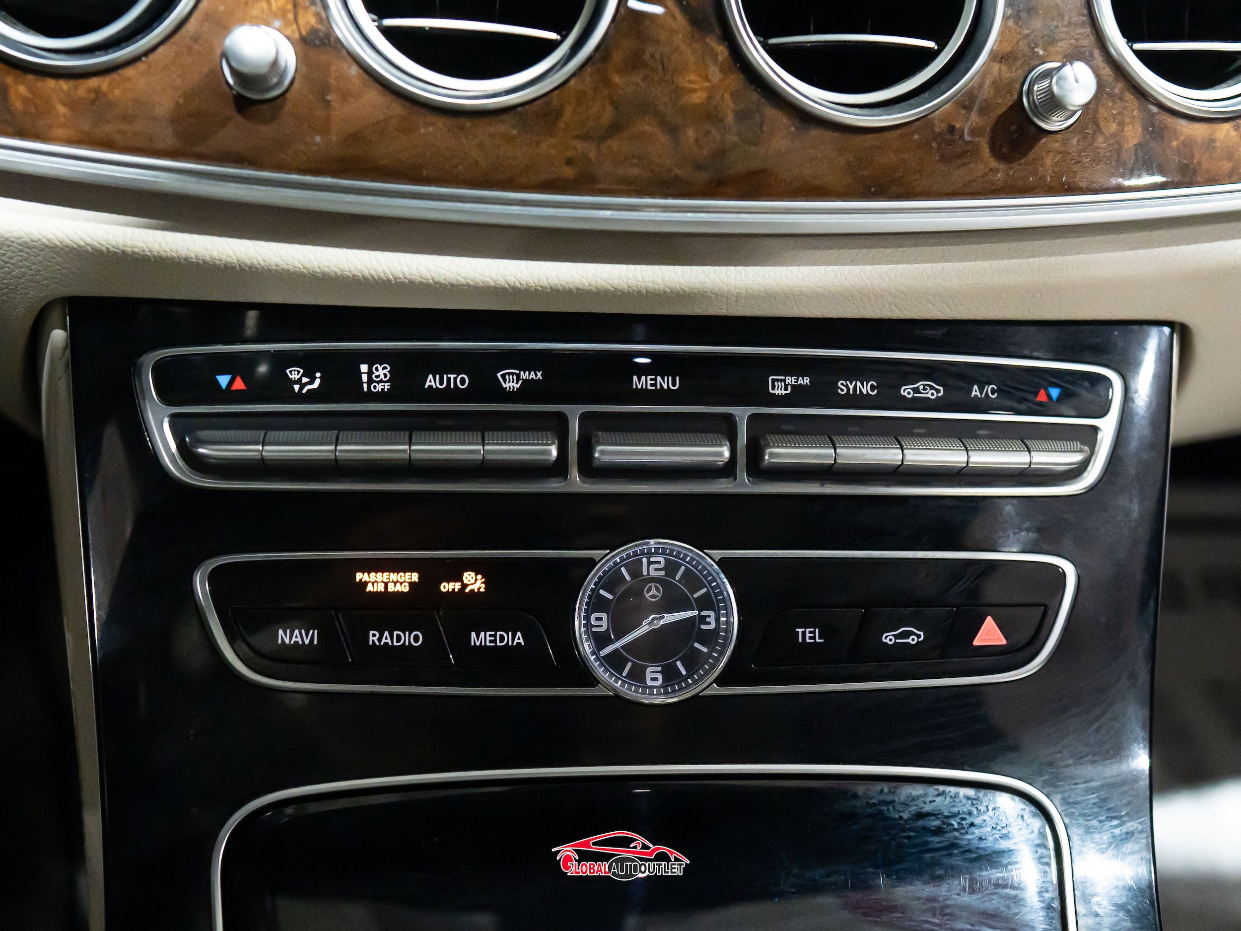 Used 2017 Mercedes-Benz E 300 4MATIC image 34