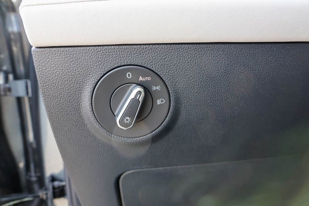 New 2025 Volkswagen Taos SE image 23