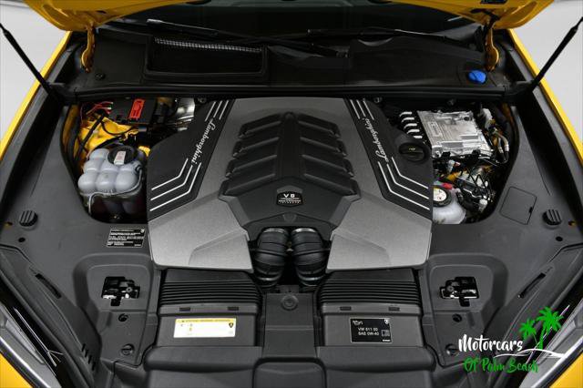 Used 2025 Lamborghini Urus SE AWD/4WD image 28